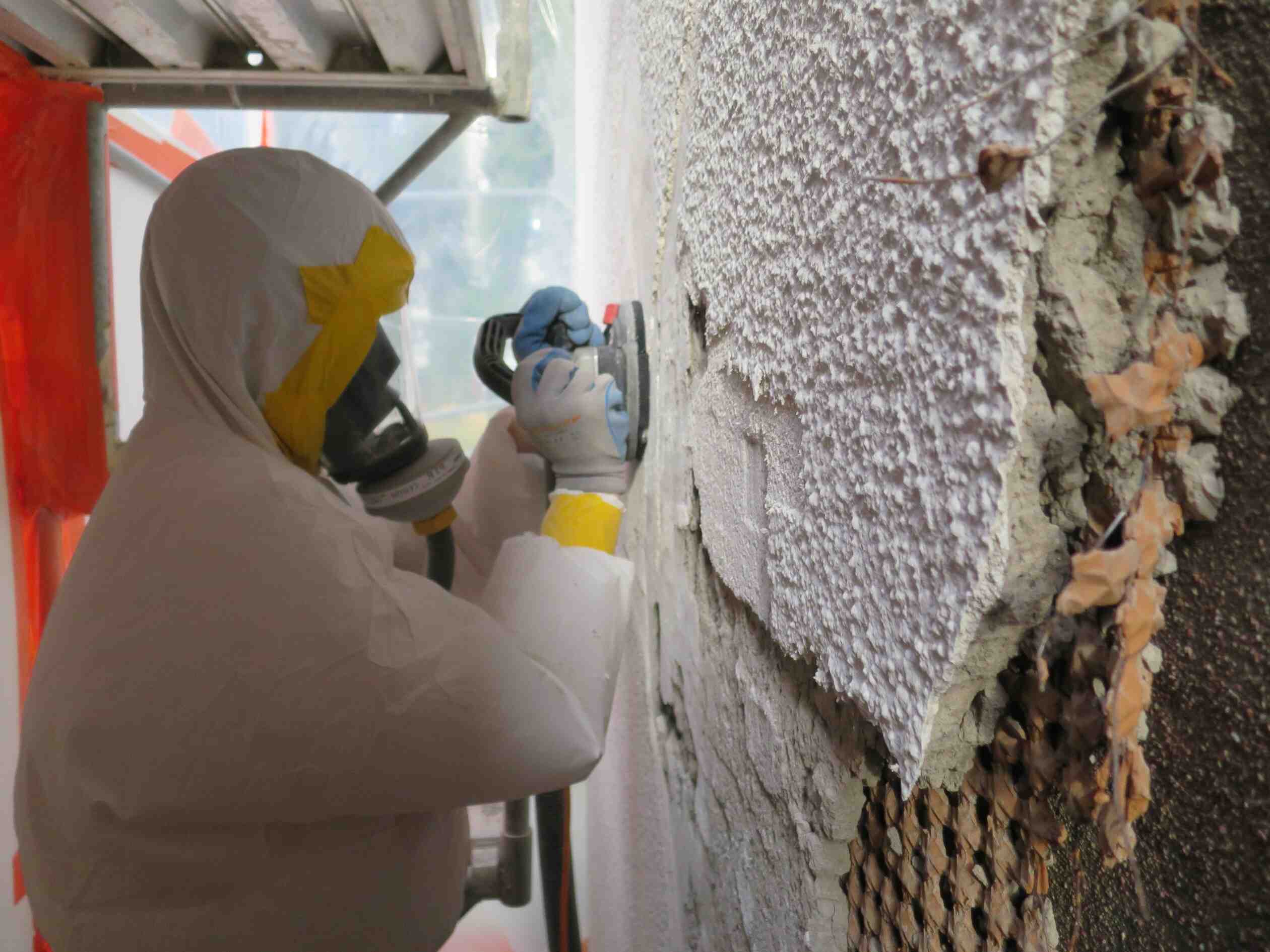 Comment savoir si le plafond est en amiante ?